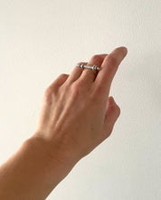 Load image into Gallery viewer, Short Spike Bar Ring